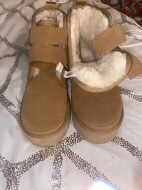 UGG Kids Chestnut Tan Suede Hook-and-Loop Platform Boot